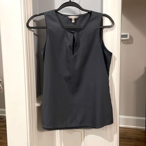 Like new Banana Republic Shell, Size Small. Great grey color.